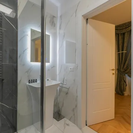 Apartament Aldrovandi Luxury And *